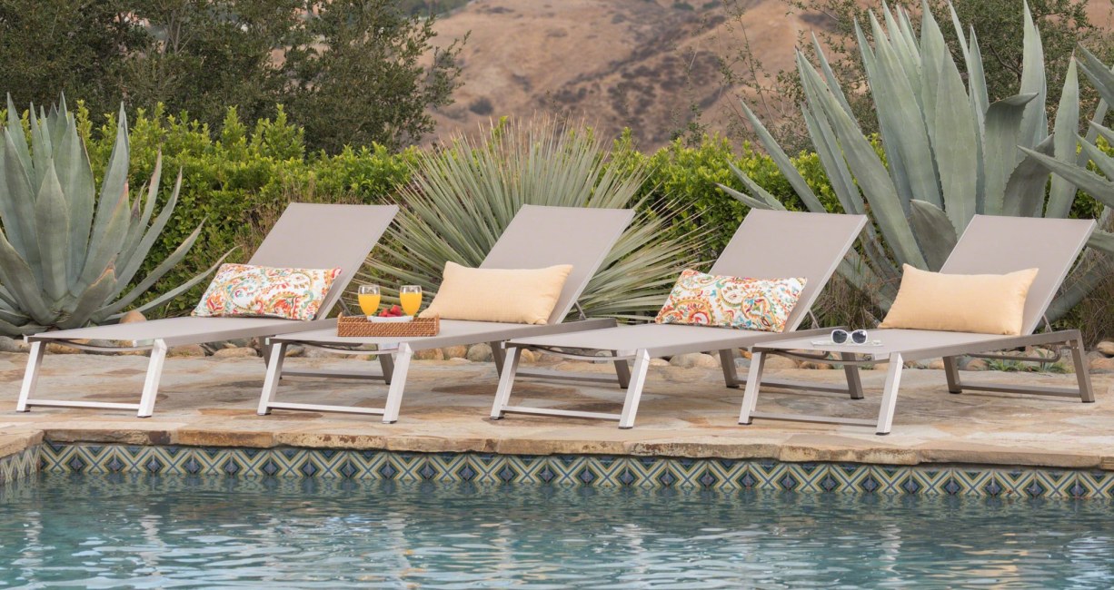Outdoor Lounge Chairs
