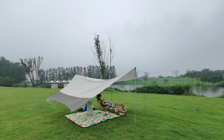 Solo camping, how to build a canopy alone?