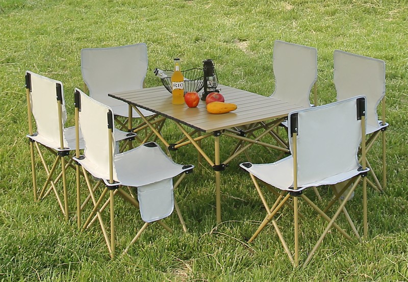 What aspects should be considered when buying outdoor folding tables and chairs？